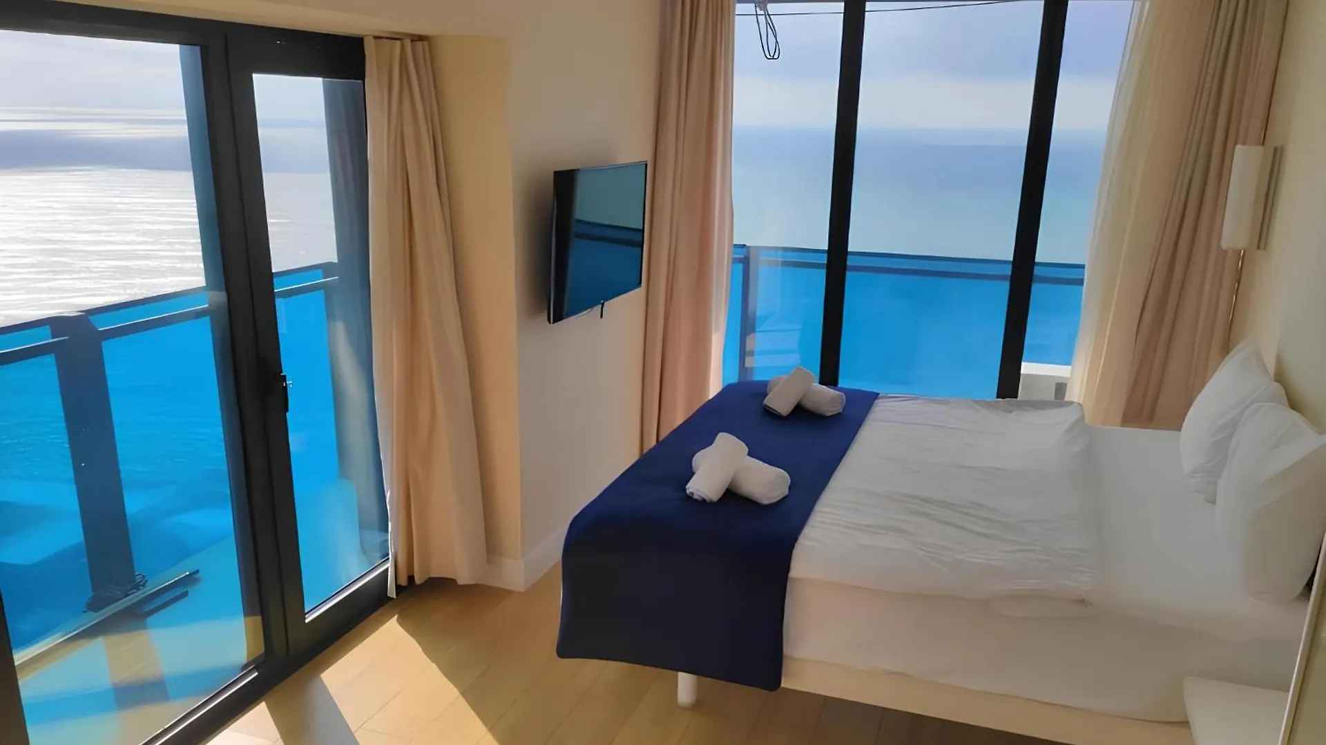 דירה Panorama Sea View Suites באטומי גאורגיה