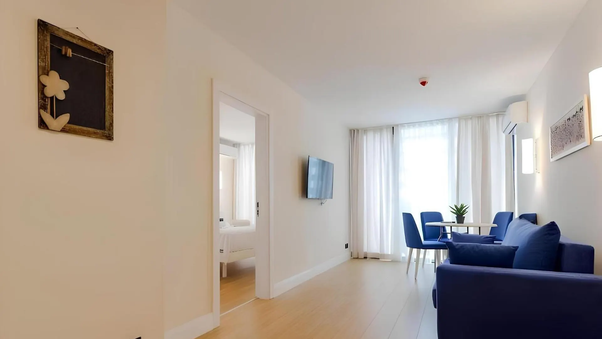 Panorama Sea View Suites באטומי דירה