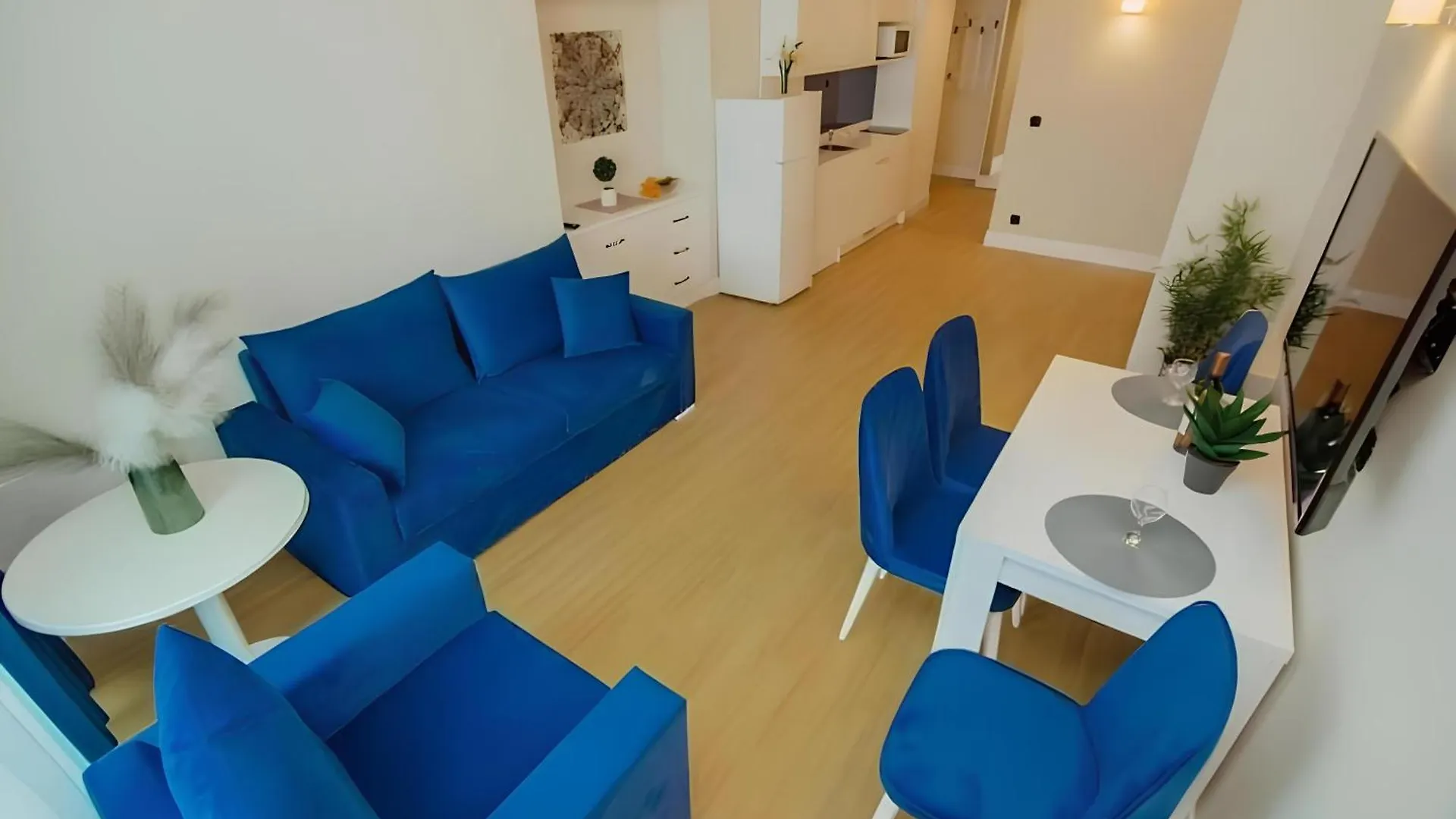 Panorama Sea View Suites באטומי 0*,