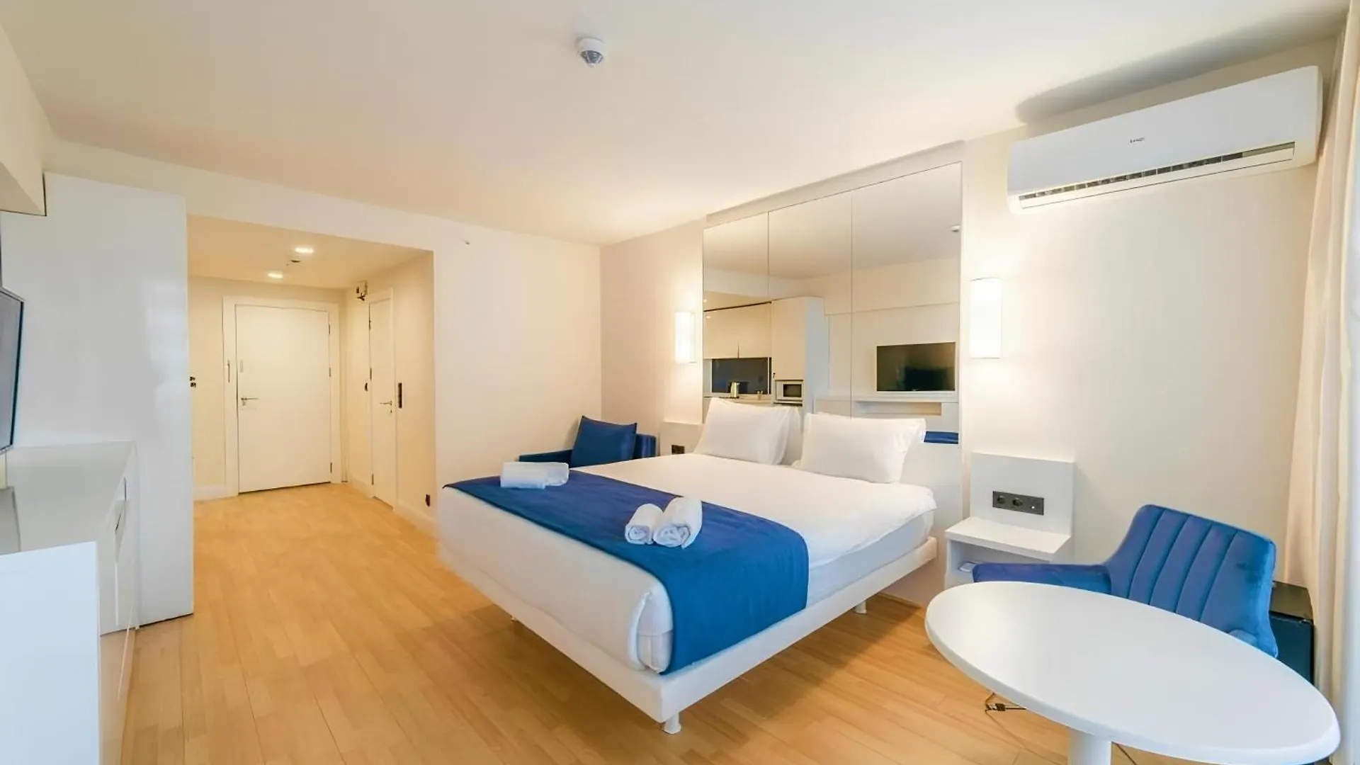 Panorama Sea View Suites באטומי דירה
