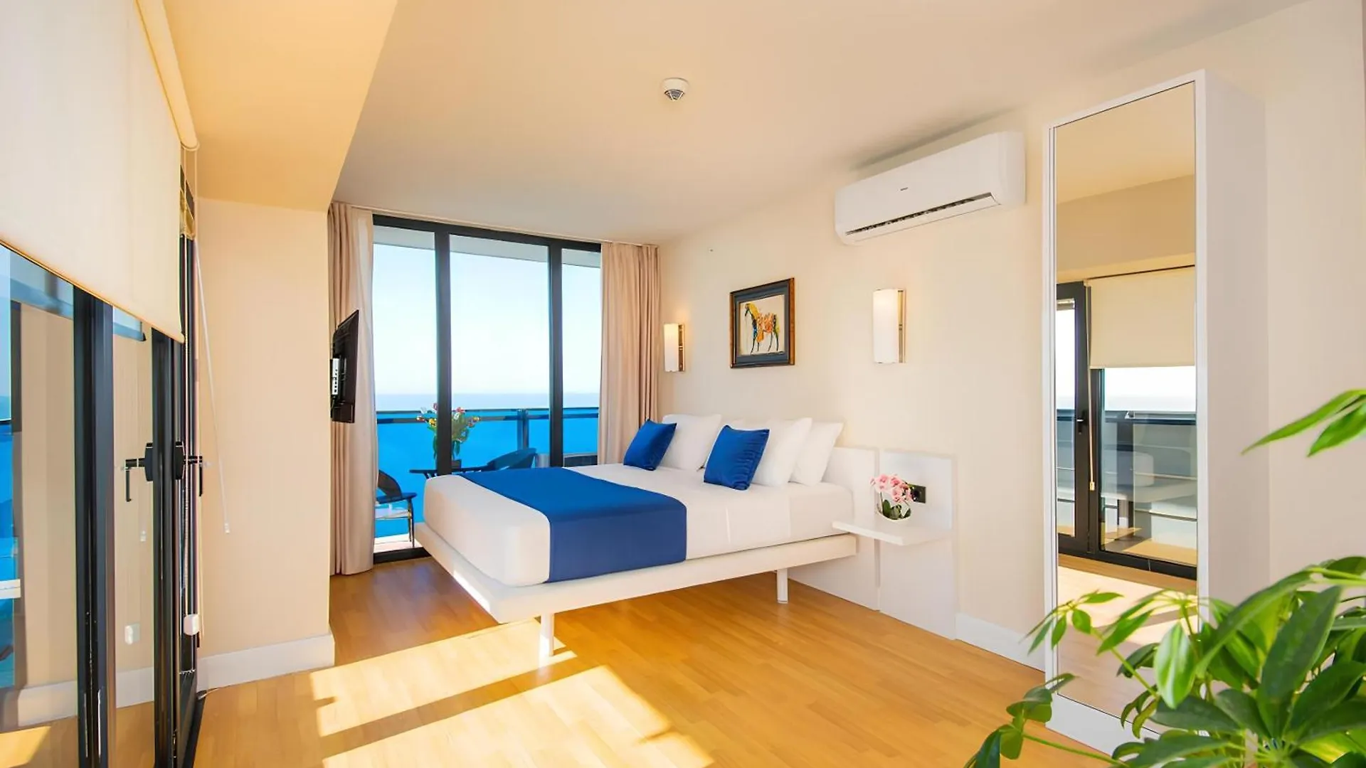 Panorama Sea View Suites באטומי