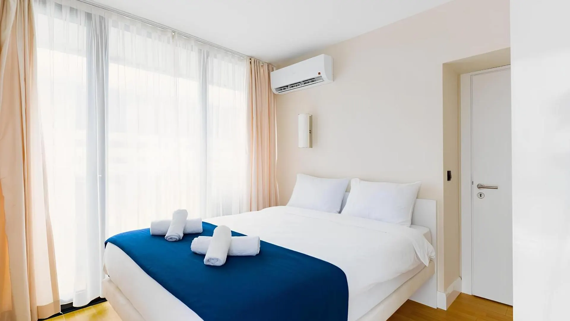 דירה Panorama Sea View Suites באטומי